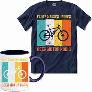 Echte mannen hebben geen motor nodig Heren T-shirt | Fietsen | Wielrennen | Mountainbike | cadeau - T-Shirt met mok - Unisex - Navy Blue - Maat S