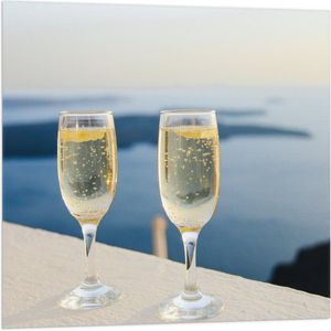 WallClassics - Vlag - Champagne Glazen - 80x80 cm Foto op Polyester Vlag