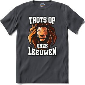 Trots op onze leeuwen - Oranje elftal WK / EK voetbal kampioenschap - bier feest kleding - grappige zinnen, spreuken en teksten - T-Shirt - Heren - Mouse Grey - Maat 3XL