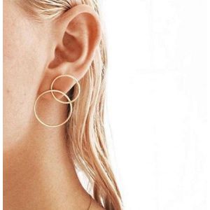 juwelen - sierraden - oorbellen - lange hangende oorbellen - steentjes - oorhangers - goudkleurig - diamanten - lang - party - chique – casual
