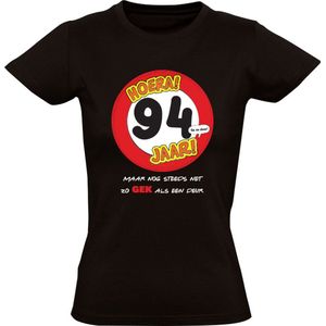 Hoera 94 Jaar! Maar nog steeds zo gek als een deur! Dames T-shirt | Jarig | 94e verjaardag kado | Shirt