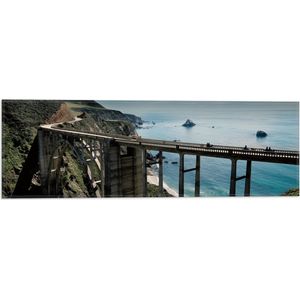 WallClassics - Vlag - Bixby Creek Bridge - Amerika - 60x20 cm Foto op Polyester Vlag