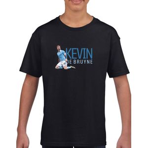 Kevin de Bruyne - Kinder shirt met tekst- Kinder T-Shirt - Zwart - Maat 134/140 - T-Shirt leeftijd 9 tot 10 jaar - Grappige teksten - Cadeau - Shirt cadeau - Voetbal tekst- verjaardag -