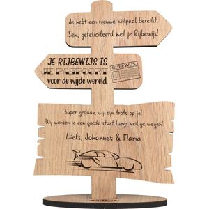 Wegwijzer rijbewijs - houten wenskaart - kaart van hout - geslaagd rijexamen - gepersonaliseerd - 17.5 x 25 cm