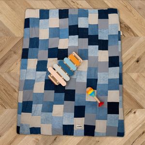 Duurzaam boxkleed voor Baby’s – Speelkleed handgemaakt in Nederland – Cuddie x Driestroom – 75x95 cm - Sand met spijkerstof