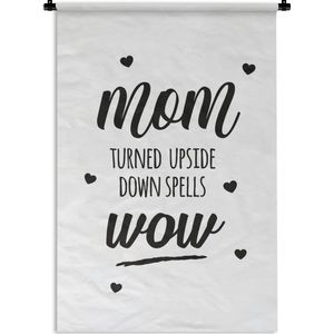 Wandkleed Moederdag - Moederdag cadeau met tekst - Mom turned upside down spells wow zwart wit - voor moeder Wandkleed katoen 60x90 cm - Wandtapijt met foto