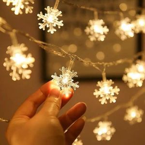 MOZY - Kerstverlichting - Sneeuwvlokken - 1.5 meter - Warm Wit - 10 Lichtjes - Kerstdecoratie - Lichtsnoer - Sneeuwvlok - Winter - Kerstboom - Kerstversiering