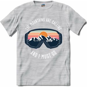 The Mountains Are Calling And I Must Go | Snowboarden - Bier - Winter sport - T-Shirt - Unisex - Donker Grijs - Gemêleerd - Maat S