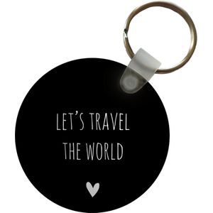 Sleutelhanger - Engelse quote Let's travel the world met een hartje op een zwarte achtergrond - Plastic - Rond - Uitdeelcadeautjes
