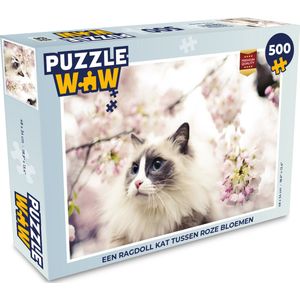 Puzzel Een Ragdoll kat tussen roze bloemen - Legpuzzel - Puzzel 500 stukjes