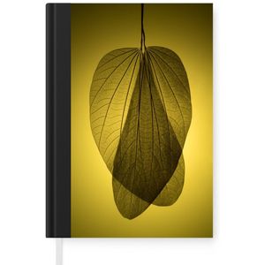 Notitieboek - Schrijfboek - Bladskelet van meerdere botanische bladeren op een gele achtergrond - Notitieboekje klein - A5 formaat - Schrijfblok