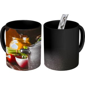 Magische Mok - Foto op Warmte Mokken - Koffiemok - Rustiek - Stilleven - Pan - Groente - Magic Mok - Beker - 350 ML - Theemok