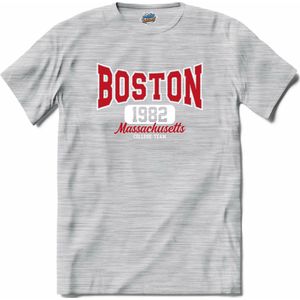 Boston 1982| Boston - Vintage - Retro - T-Shirt - Unisex - Donker Grijs - Gemêleerd - Maat 4XL