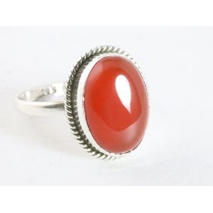 Bewerkte ovale zilveren ring met carneool - maat 18