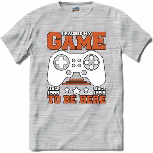 I Paused My Game To Be Here | Gamen - Hobby - Controller - T-Shirt - Unisex - Donker Grijs - Gemêleerd - Maat S