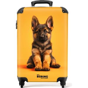 NoBoringSuitcases.com® - Kinderkoffer - Kindertrolley - Jonge herdershond op gele achtergrond - Handbagage koffer lichtgewicht - Reiskoffer trolley kind - Rolkoffer met wieltjes - Past binnen 55x40x20 en 55x35x25