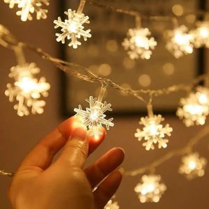 MOZY - Kerstverlichting - Sneeuwvlokken - 10 meter - Warm Wit - 100 Lichtjes - 8 Standen - Koppelbaar - Kerstdecoratie - Lichtsnoer - Sneeuwvlok - Winter - Kerstboom - Kerstversiering