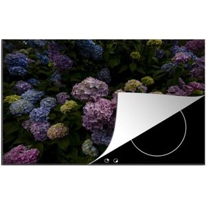 KitchenYeah® Inductie beschermer 81.6x52.7 cm - Bloeiende hortensia struiken in de tuin - Kookplaataccessoires - Afdekplaat voor kookplaat - Inductiebeschermer - Inductiemat - Inductieplaat mat