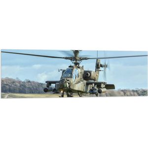 WallClassics - Vlag - Legerhelikopter boven Groen Landschap - 120x40 cm Foto op Polyester Vlag