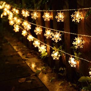 Kerst - 8 Modi's - Kerstverlichting - Sneeuwvlok - Waterdicht - Voor Binnen/Buiten - 40 Lichtjes