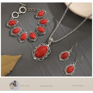 Elegante Rood Steen Sieradenset met Geometrische Patronen van Takish Jewelry