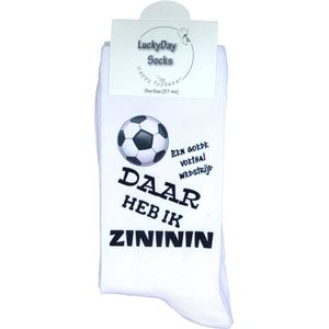 Zininin - Leuke voetbal Sokken - Ek Wk - Voetbal wedstrijd - Voetballen - Verjaardags cadeau vrouw en man - vrolijke sokken - Valentijns cadeau - Witte sokken met tekst - grappige sokken - leuke dames en heren sokken - Socks waar je Happy van wordt -