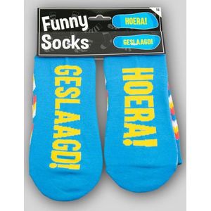 Sokken - Funny socks - Hoera! Geslaagd! - In cadeauverpakking met gekleurd lint