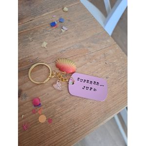 By_Evelien Sleutelhanger SUPER JUF - Bohemian - Super juffie - Hippe Juf - Zomers - Schelpje - Uniek - Liefste Juf - Juffendag - Graveren - Kinderdagverblijf - Uniek cadeau - Ibiza - Speciale Juf