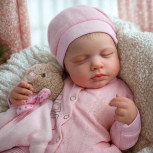 Reborn baby pop 'Mae' - 50 cm - Slapend meisje - Soft Vinyl - Outfit, fles en speen - In geschenkdoos