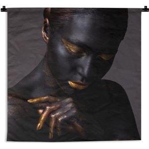 WandkleedBlack & Gold - Donkere vrouw met gouden make-up Wandkleed katoen 60x60 cm - Wandtapijt met foto