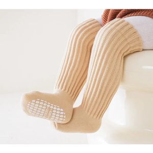 Ychee - Anti slip Kinder Sokken - Kousen - Lange Sokken - Extra Grip - Veilig - Lopen - Spelen - Comfort - Stretch - Beige - 3-5 jaar - Maat: Medium