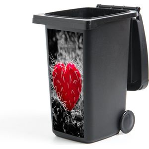 Container sticker Zwart-wit foto met een rode hartvormige cactus - 44x98 cm - Kliko sticker
