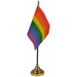 Regenboog tafelvlaggetje 10 x 15 cm met standaard