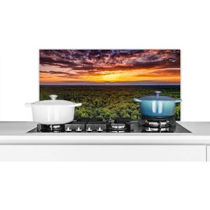 Spatscherm - Spatwand - Keuken - Bos - Wolken - Avond - Zonsondergang - Keuken decoratie - Achterwand keuken - 80x40 cm - Muurbeschermer - Spatscherm gasfornuis