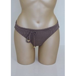 Freya - Cha Cha - truffel bruine bikini slip met een soort van gehaakte stof met gouddraad. maat XS / 34