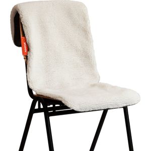 Stoov Warmtedeken - Big Hug - Duurzaam & Draadloos - Infrarood warmtedeken - Verwarmd stoelkleed - 40x110 cm - Woolly - White - Standaard Batterij