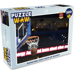 Puzzel Basketbal gaat door de basket - Legpuzzel - Puzzel 500 stukjes