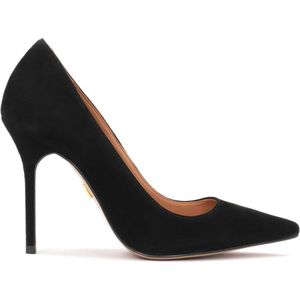 Zwarte pumps op een slanke hak