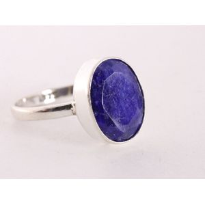 Zilveren ring met blauwe saffier - maat 20