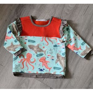 Sweater met ruches - meisjes - oceaan print met vissen - oranje mint taupe - maat 92