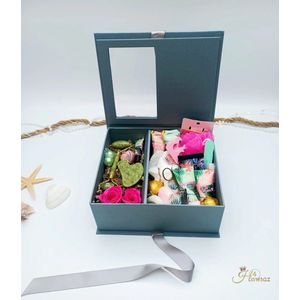 Bad- en bodycadeau 29 stuks - Bodylotion - Luxe Cadeau - Hawsaz.nl kado - Guasha steen - Giftsbox - Nagelverzorging - Cadeauset - Dames cadeau - Relax Cadeau - Verwenpakket - Valentijnscadeau - luxe cadeau doos - Geschenkset - Moederdag cadeau