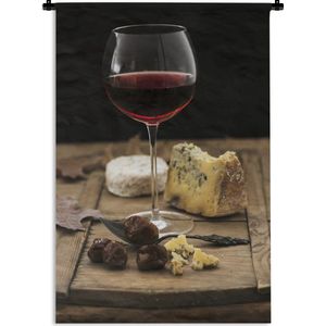 Wandkleed Rode wijn - Rode wijn met kaas op een houten plank Wandkleed katoen 60x90 cm - Wandtapijt met foto