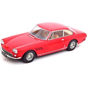 De 1:18 Diecast Modelcar van de Ferrari 330 GT 2+2 van 1964 in Rood met Bruin Interieur. De fabrikant van het schaalmodel is KK Scale. Dit model is alleen online verkrijgbaar