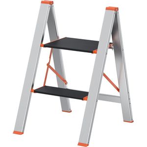 SONGMICS Ladder 2 treden, trapladder, opvouwbaar, aluminiumlegering, antislip, belastbaar tot 150 kg, opvouwbare trede, trapladder, kleine ladder, zilver
