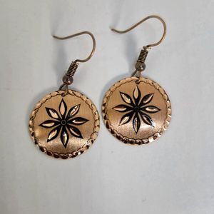 Oorbellen met Bloem gravure – Koperen– Ronde Boho Stijl