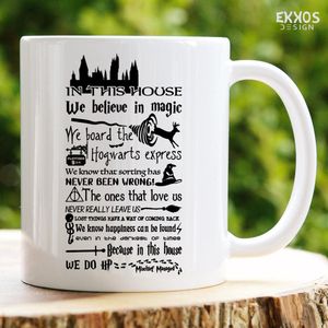 In this house we believe magic mok - Harry potter - Moederdag cadeautje - Hogwarts Legacy - Verjaardag cadeau vrouw - Cadeau voor man - Cadeau voor vrouw - Mok met tekst - Mokken - Best Cadeautjes - Koffie mok