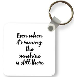 Sleutelhanger - Uitdeelcadeautjes - Even when it's raining, the sunshine is still there - Tekst - Quotes - Zonneschijn - Plastic