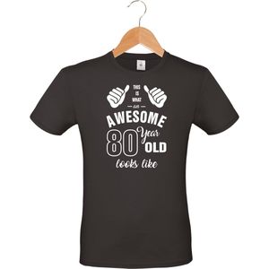 Awesome 80 year - 80 jaar cadeau - unisex T-shirt - verjaardag - zwart - maat M