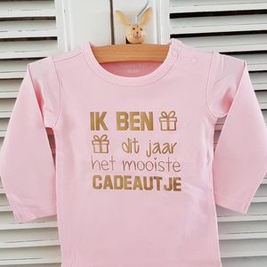 Shirtje baby tekst Ik ben dit jaar het mooiste cadeautje | Lange mouw | roze met goud | maat 80 | verjaardags t-shirt voor de eerste 1e verjaardag shirt verjaardagshirt 1 een jaar