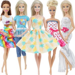 Lynn’s poppenkleertjes - Set ‘Tara’ - Geschikt voor Barbie - Set van 5 outfits - Kleding voor modepoppen - Cadeauverpakking